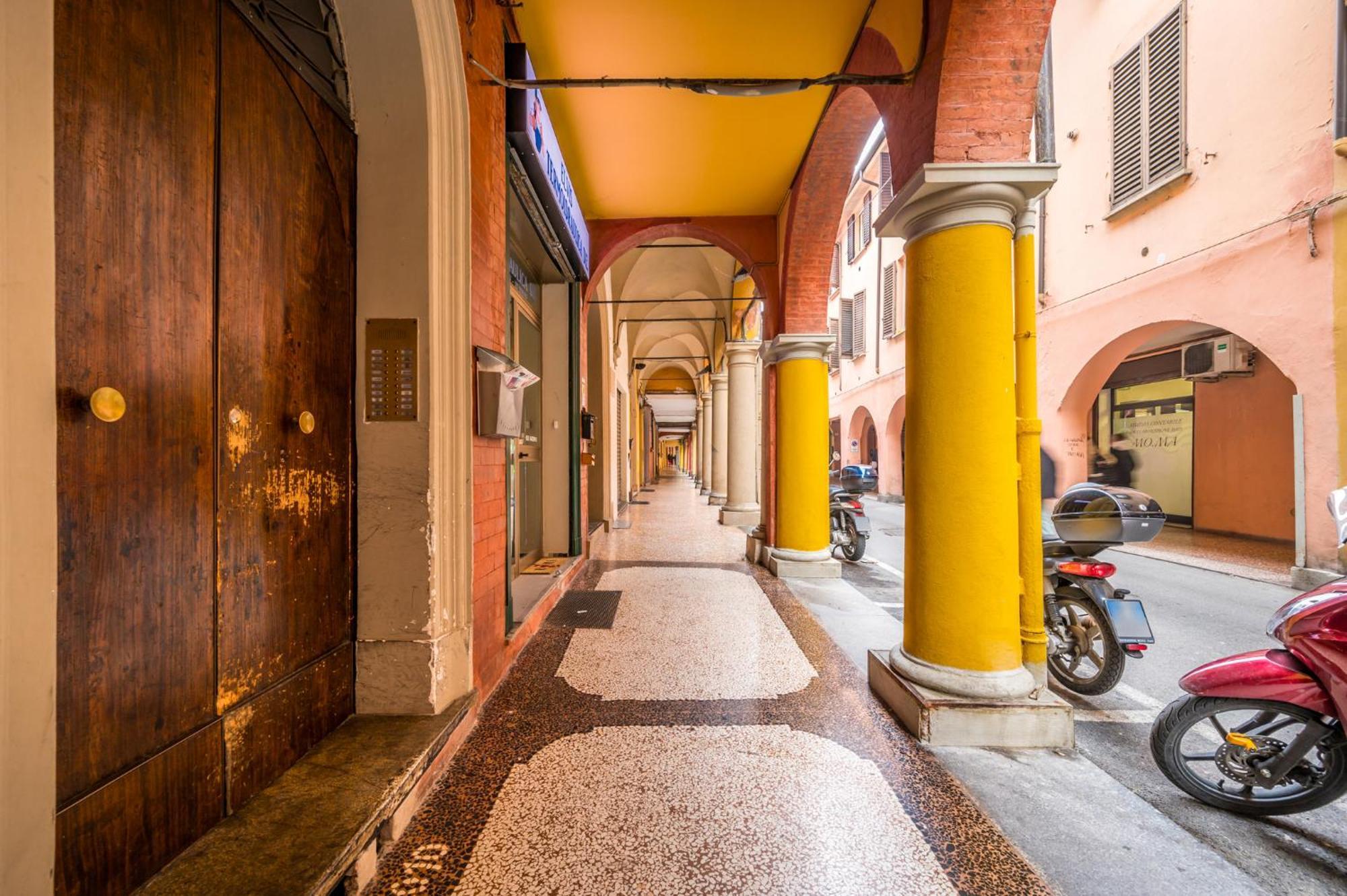 Broccaindosso Wood Apartments 5* Bologna Bagian luar foto